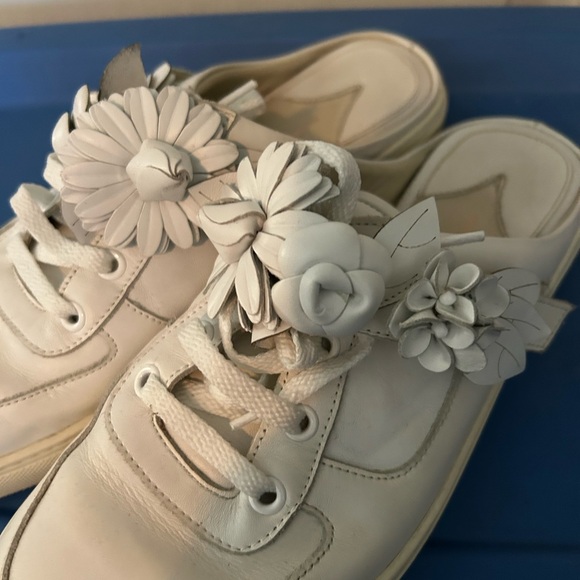 Sophia Webster Leather White Floral Sneakers - Picture 4 of 8